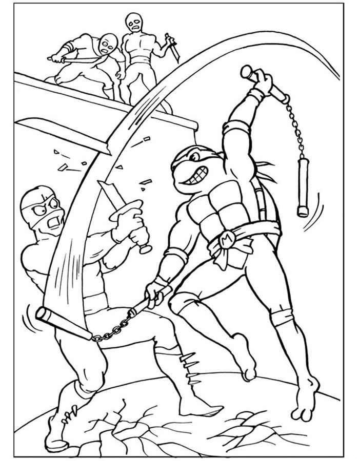Раскраски Черепашки Ниндзя Микеланжело ломает меч разбойнику своими нунчаками 