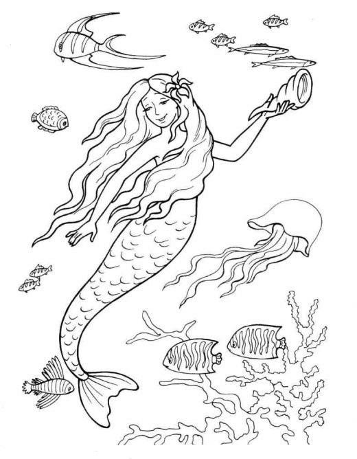 Раскраски раскраски по сказкам Андерсена Русалка плавает вместе с рыбками держа в руке ракушку