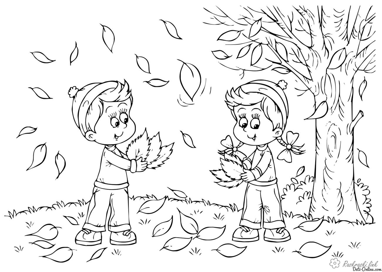 Розмальовки Ліс і пейзажі Хлопчики грають на галявині в лісі, листя в повітрі